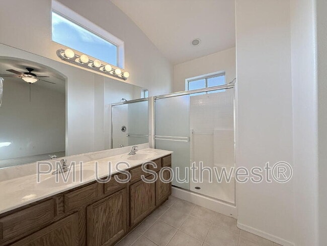 Building Photo - 2657 Edgewater Dr