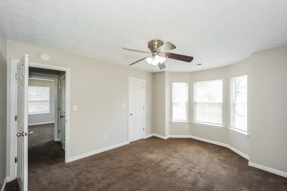 Building Photo - 375 Birchmere Close SW