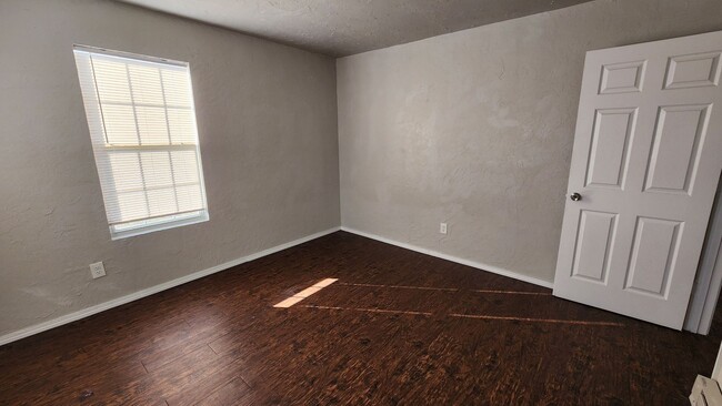 Building Photo - Nice 2 bed 1 bath in OKC!  $895 Per Month!