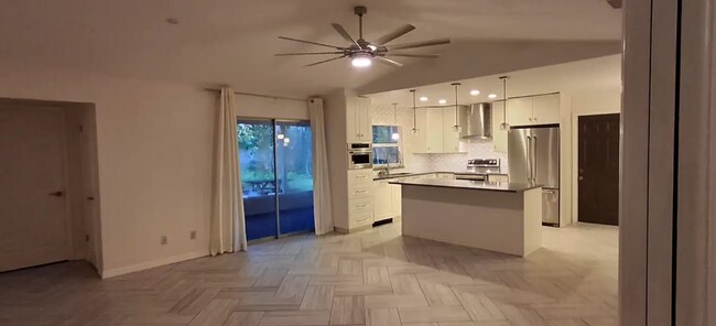 Building Photo - 1096 Gran Paseo Dr