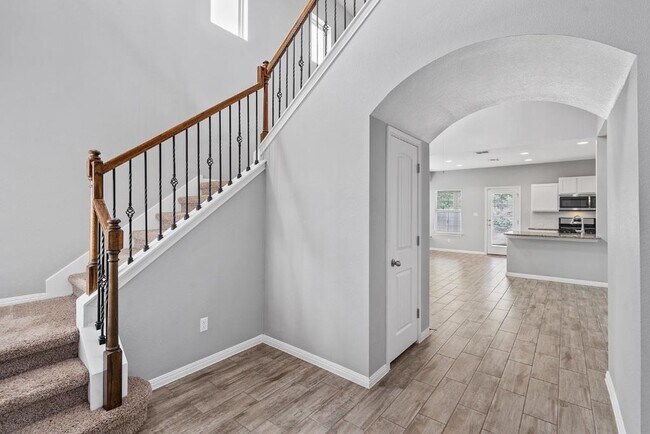 Building Photo - 607 Stampede Rd