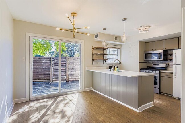 Building Photo - 7801 Shoal Creek Blvd