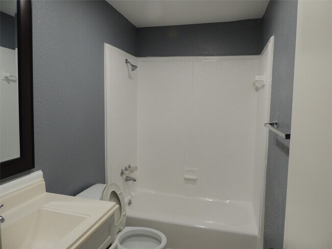 Building Photo - 12507 New Rochelle Ct