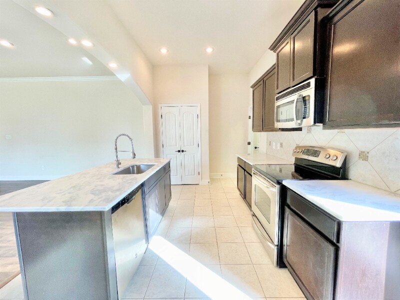 Building Photo - 100 Pettigrove Dr