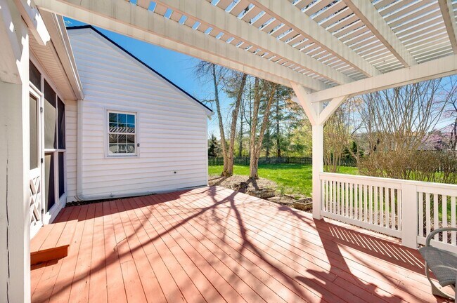 Building Photo - Stunning 3BR/2BA home in the desirable Temple Hills Golf Community!