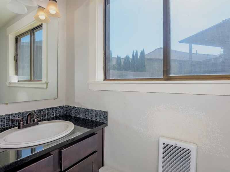 Building Photo - 4611 NE 127th Way