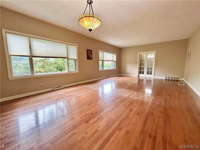 Building Photo - 40 Oakland Pl