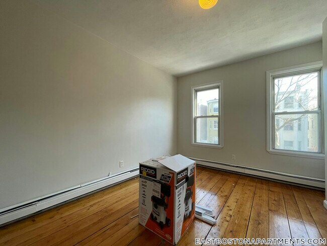 Building Photo - 284 Chelsea St
