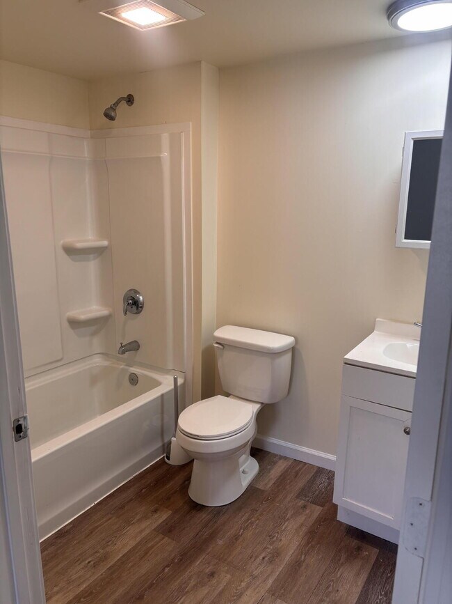 Building Photo - Walk everywhere - Charming Studio Loft in the Heart of Bath, Maine!