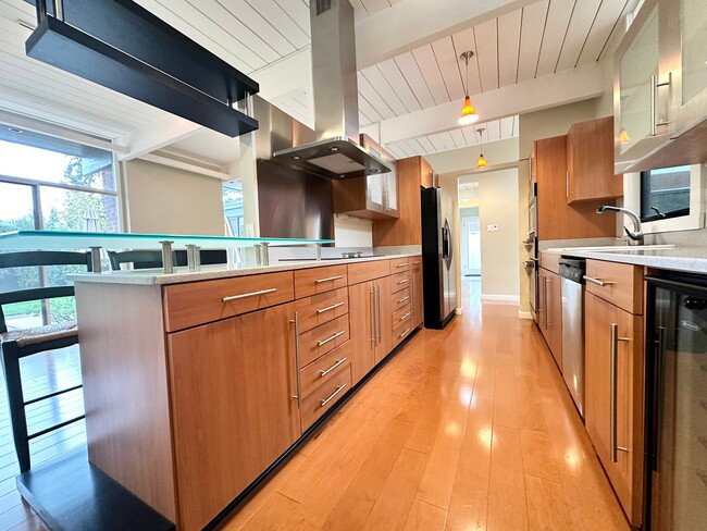 Building Photo - Modern 3 Bed 2 Bath Eichler in North Palo ...