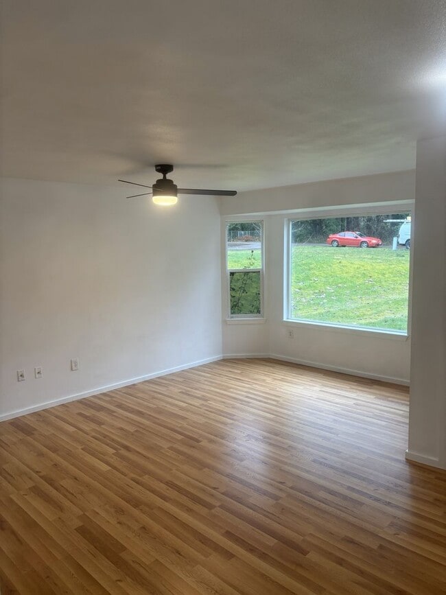 Building Photo - Three Bedroom Duplex