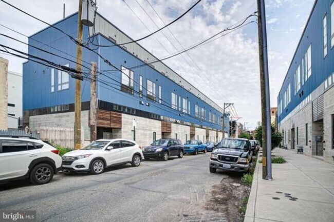 Building Photo - 1746 Hope St