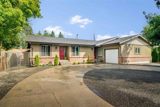 Primary Photo - 715 E Longfellow Ave
