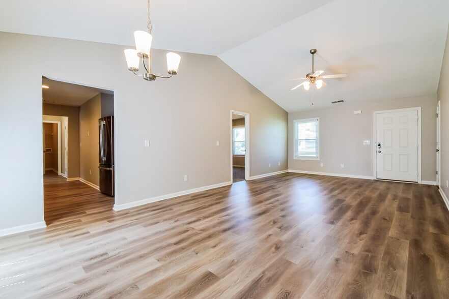 Building Photo - 761 Woodwind Dr