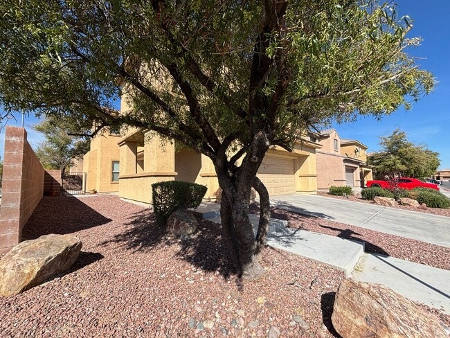 Building Photo - Gorgeous 3Bed/2.5Bath, 2-Story Home located in the Aliante Area- $500 Off Move In Fees