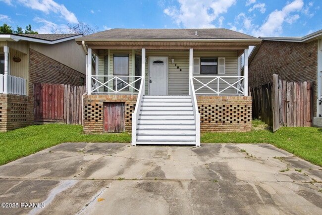 Primary Photo - 104 Rue Calliope