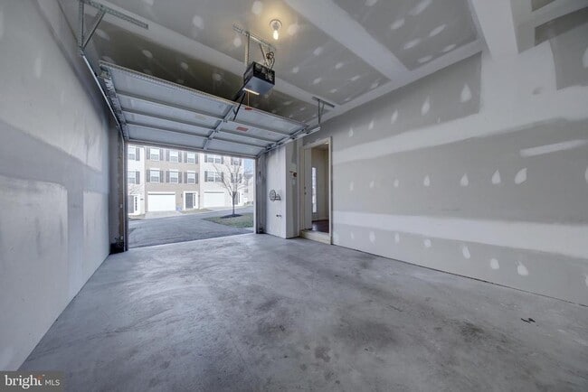 Building Photo - 4 Mustang Dr