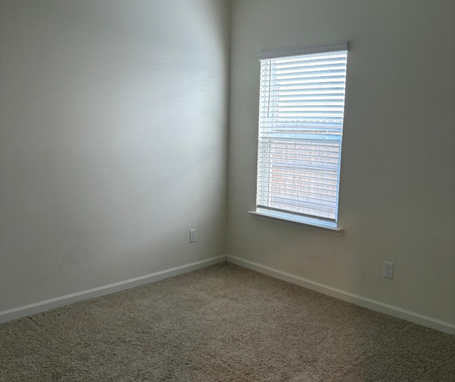 Building Photo - 2049 Tournament Dr