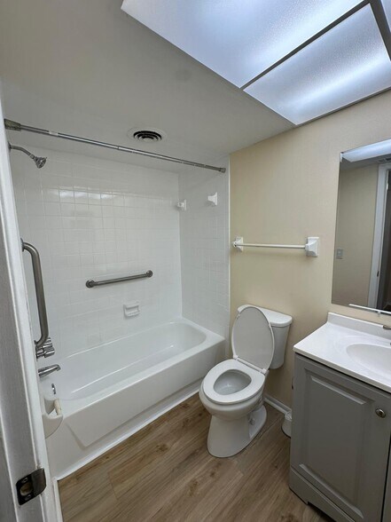 Building Photo - 1320 Moreland Dr