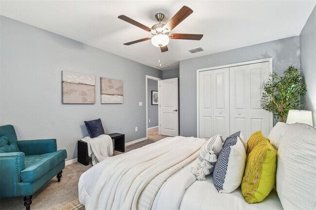 Building Photo - 8887 Little Bluestem Dr