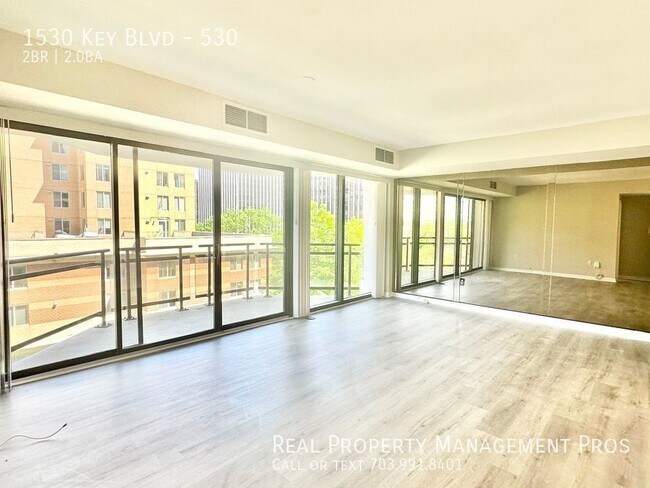 Building Photo - Sun-Drenched Condo-Stunning Views, Walk to...