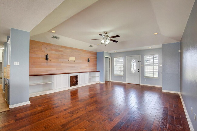 Building Photo - Updated 3 Bedroom Home with a Barn on 2.5 Acres!