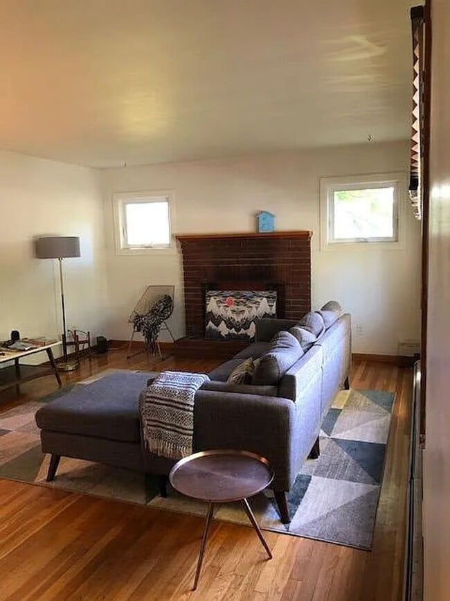 Building Photo - 3 Bedroom Apartment in Burlington VT Avail...