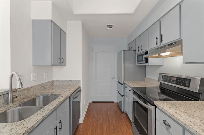 Building Photo - 6000 Shepherd Mountain Cove