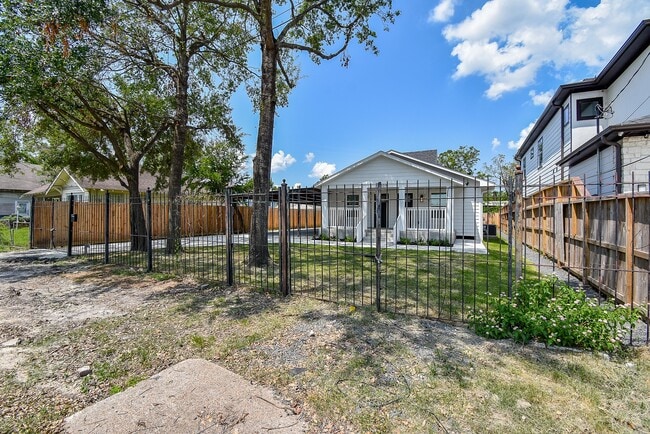 Building Photo - 2509 Terry St