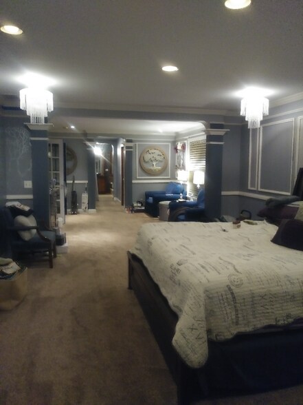 Building Photo - 6700 Pine Ln