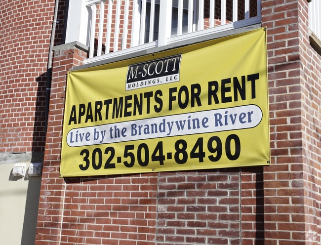 Building Photo - West Street Apartments
