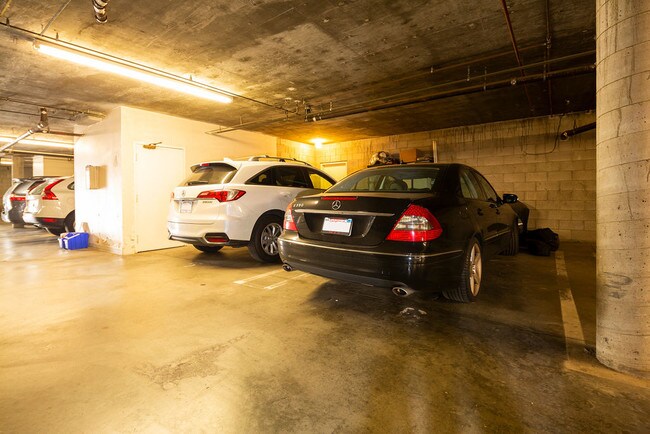 Building Photo - 1049 16th St