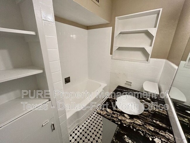 Building Photo - 1607 Briarwood Blvd