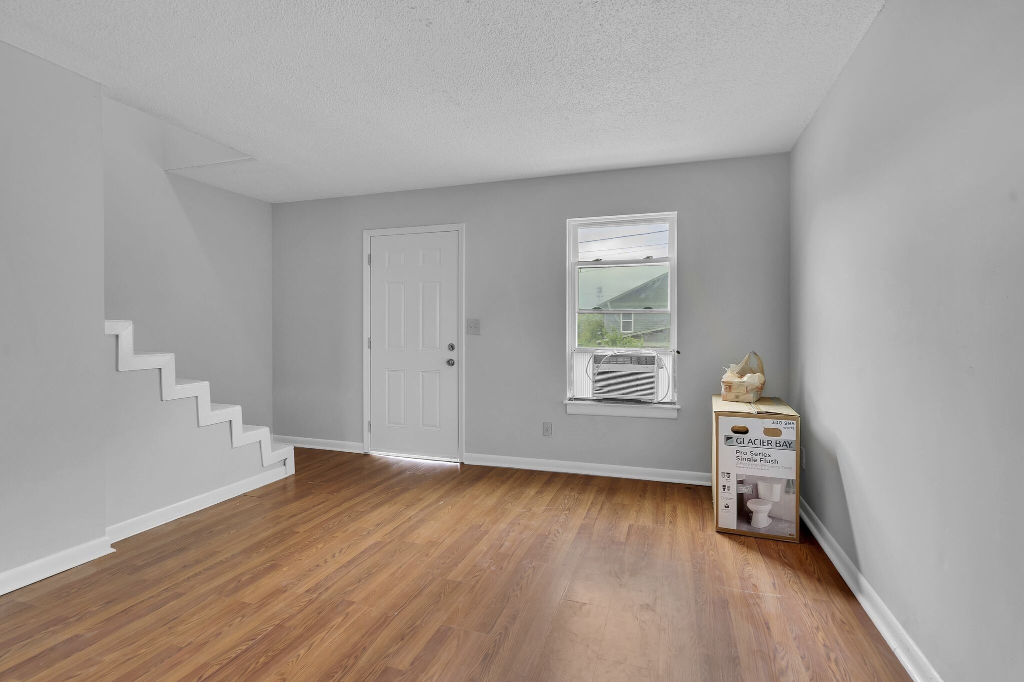 Building Photo - 3226 Lincoln Ave