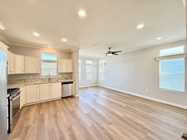 Building Photo - 80 Huntington St