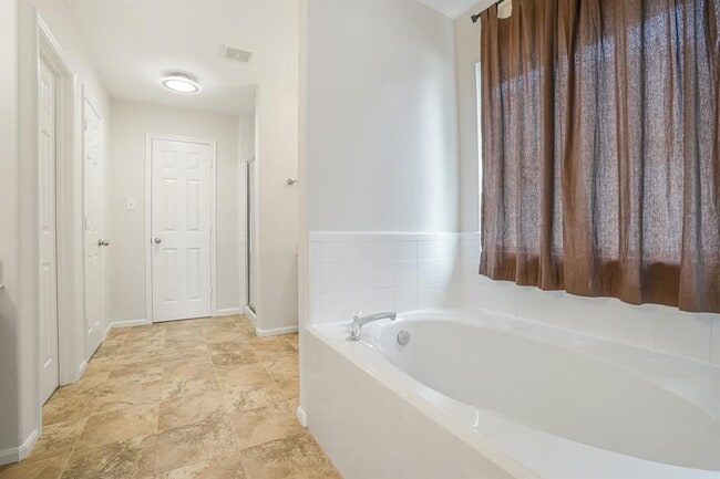 Building Photo - 403 Mystic Glen Loop