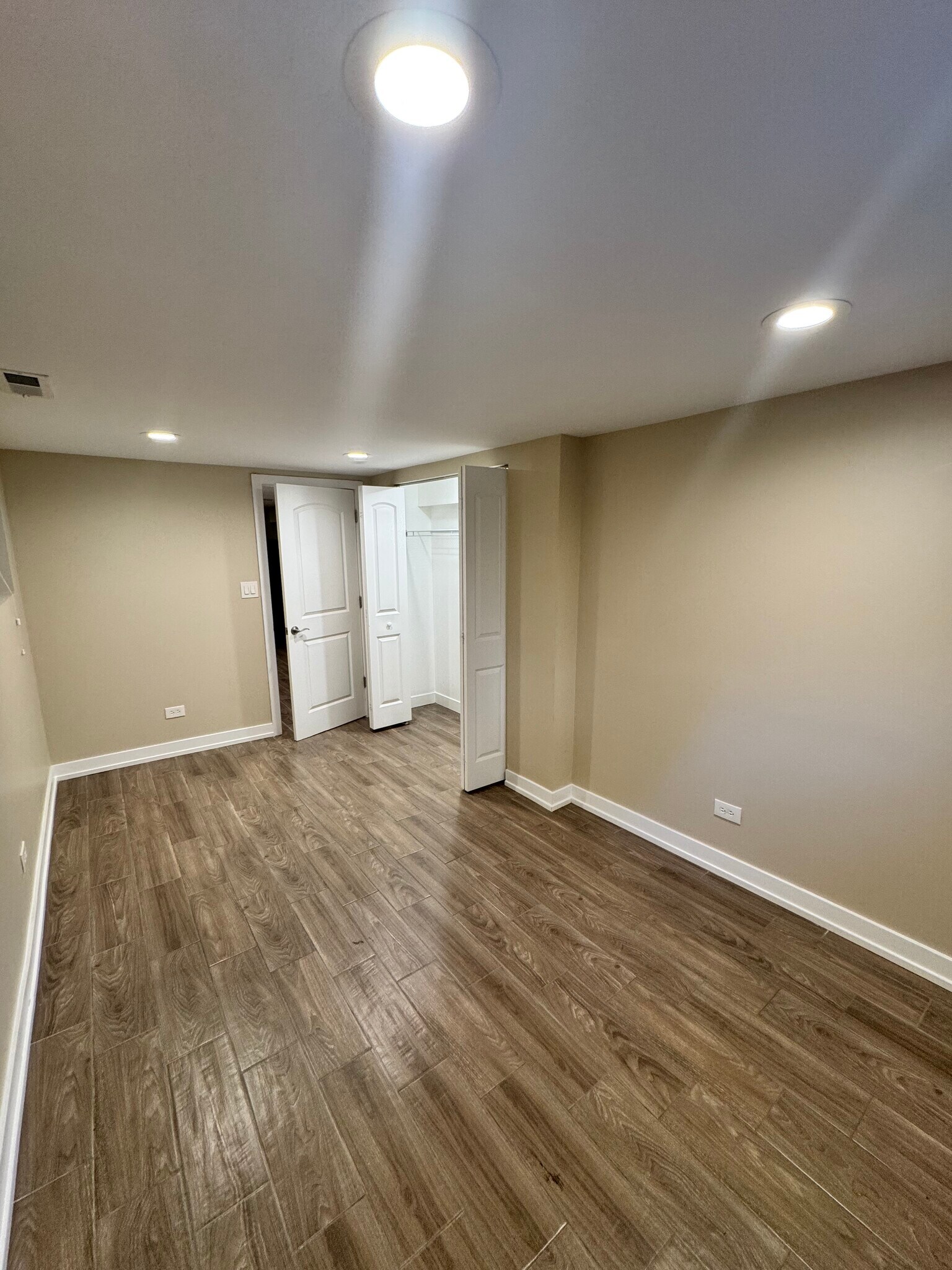 Building Photo - 5630 N Rockwell St