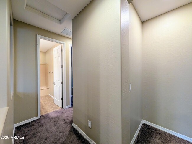 Building Photo - 923 S Osborn Ln