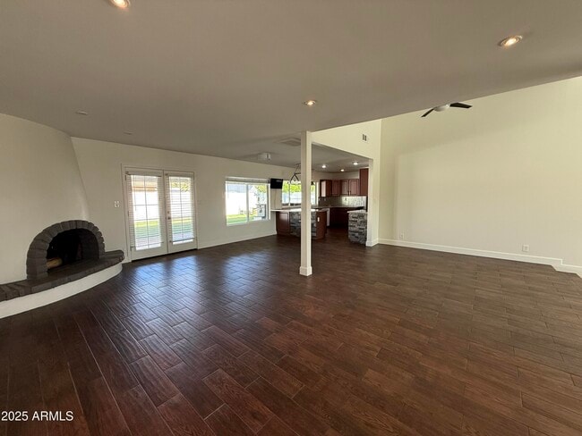 Building Photo - 8902 E Cholla St