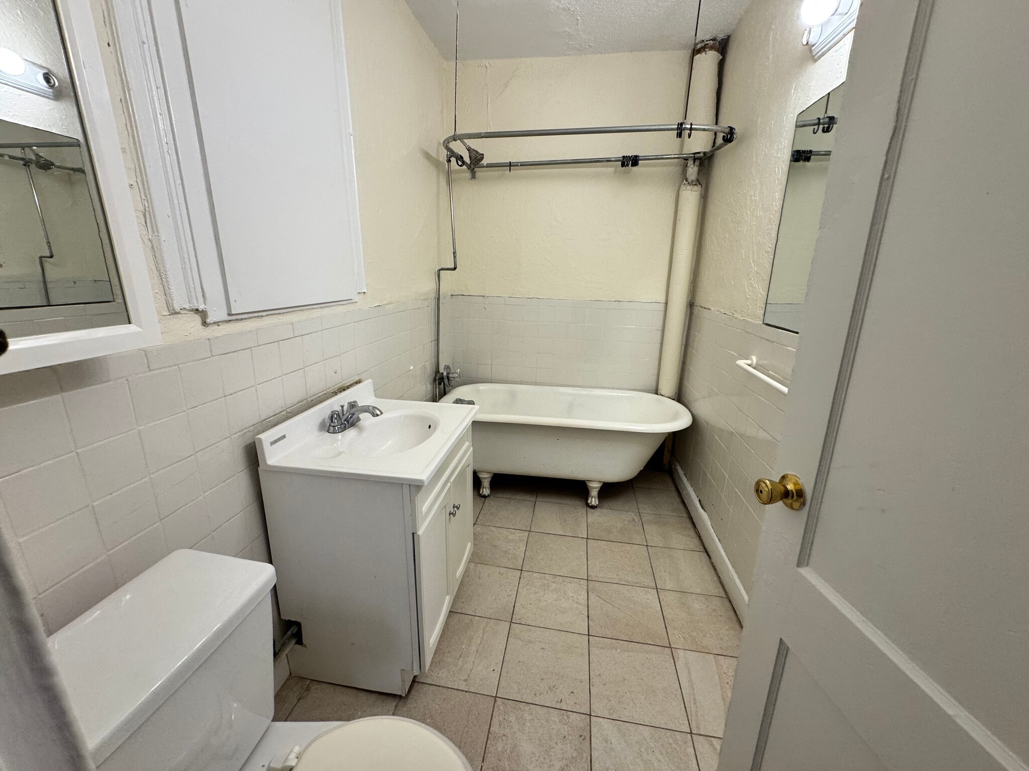 Building Photo - 8 Barrows St