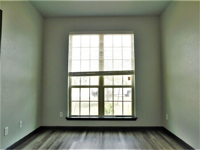 Building Photo - 3405 Addison St
