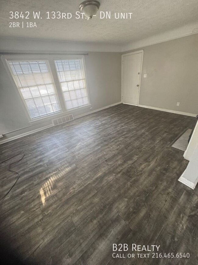 Building Photo - Spacious Two-Bedroom Unit in a Charming Mu...