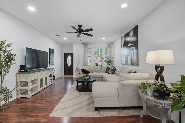Building Photo - 305 Olmos Dr
