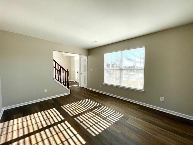 Building Photo - Renovated Polo Fields Home!