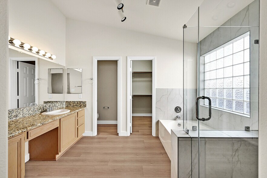 Building Photo - 2559 Misty Olive Ave