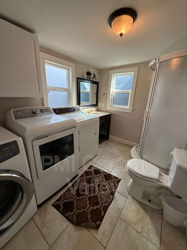 Building Photo - 416 Sycamore Ave