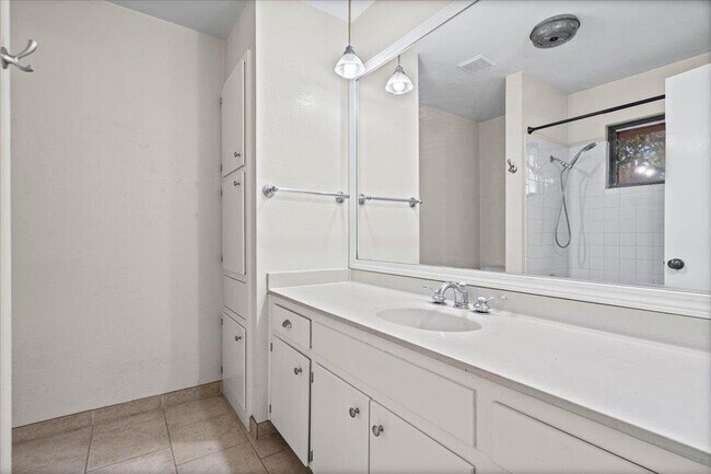 Building Photo - 11203 Bluff Canyon Dr