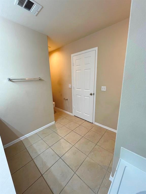 Building Photo - 376 Spruce Dr