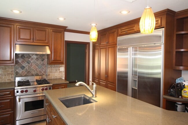 Building Photo - Spacious 4-Bedroom Home with Canyon Views ...