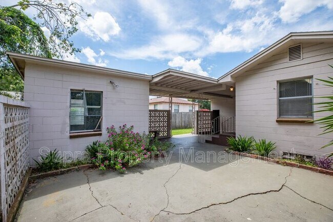 Building Photo - 8242 Lone Star Rd
